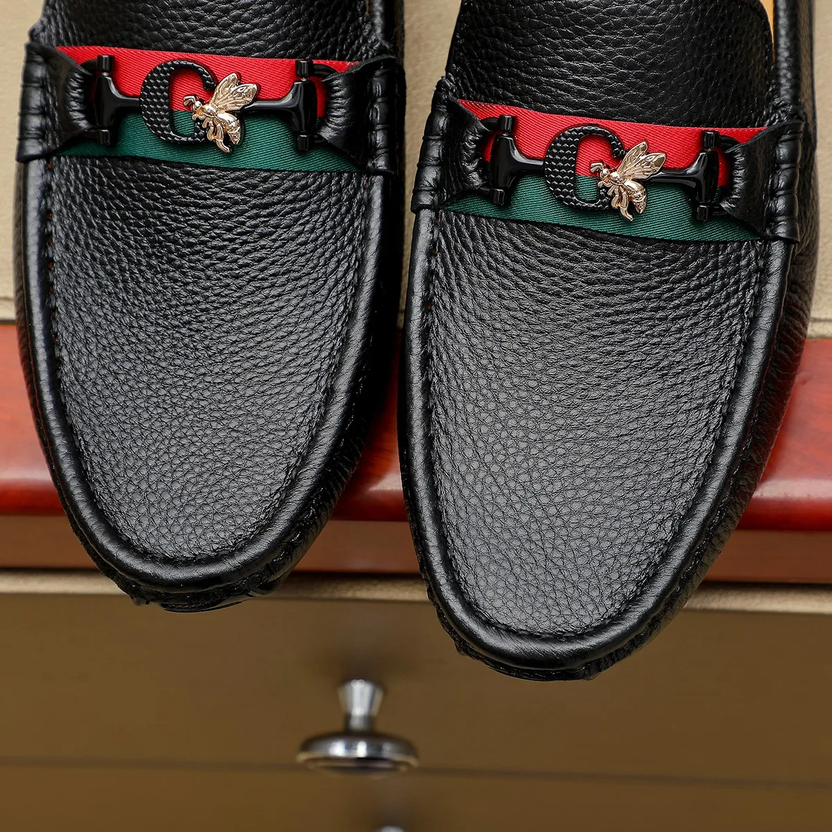 Men's shoes 💰360💰💰GUCCI Gucci official website synchronizes the latest model 🛃The upper is made of imported cowhide, 🐷leather lining, rubber outsole, 🎩🎩top-notch handcrafted workmanship with fine stitches and threads🔍definitely satisfy those perfectionist men who pursue high luxury quality 👏 Colors available! Code number 38-45 Large quantity in stock